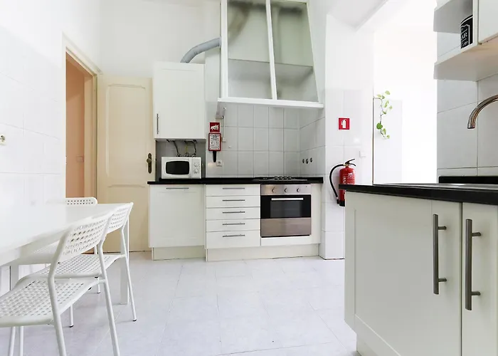 Cozy And Sunny - Anjos, * Lisboa