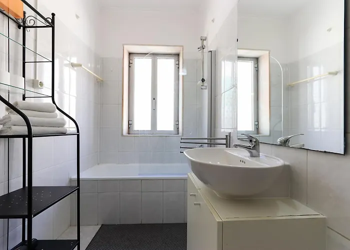 Cozy And Sunny - Anjos, * Lisboa